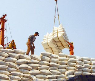 7_thang_xuat_nhieu_nhap_sieu